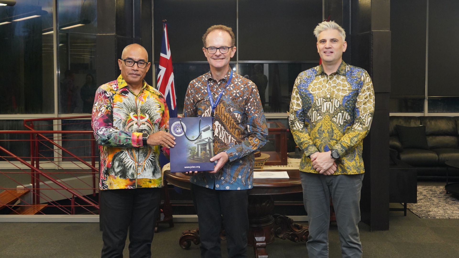 22_10_Visit of His Majesty’s Ambassador_5